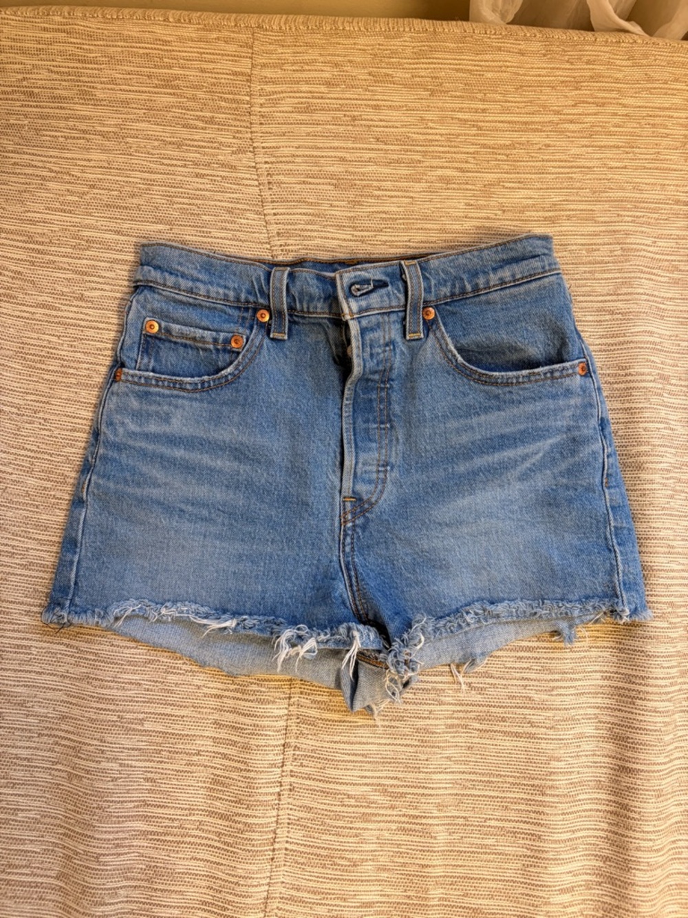 Levi’s ribcage shorts
